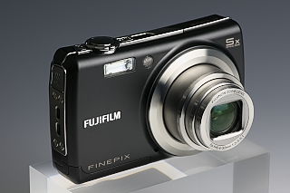 [DSCレビュー] FUJIFILM FinePix F100fd