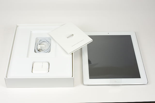 [ガジェットレビュー] Apple iPad 2，iPad Smart Cover，simplism スマートバックカバー