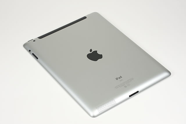 [ガジェットレビュー] Apple iPad 2，iPad Smart Cover，simplism スマートバックカバー