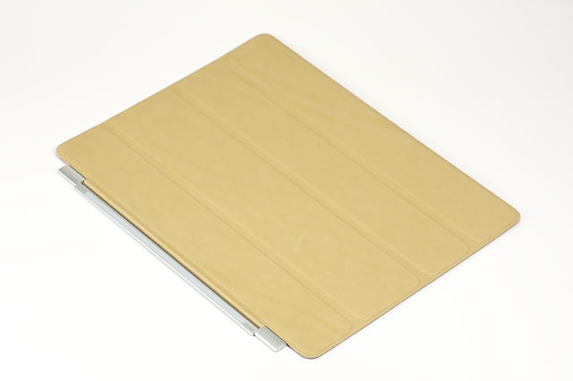 [ガジェットレビュー] Apple iPad 2，iPad Smart Cover，simplism スマートバックカバー