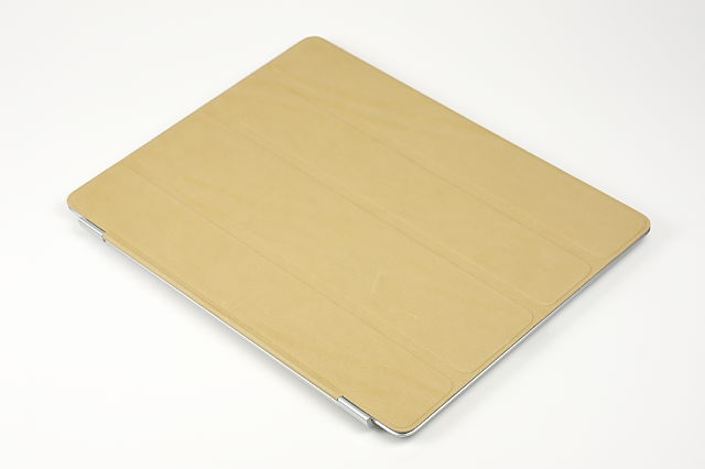 [ガジェットレビュー] Apple iPad 2，iPad Smart Cover，simplism スマートバックカバー