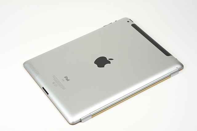 [ガジェットレビュー] Apple iPad 2，iPad Smart Cover，simplism スマートバックカバー