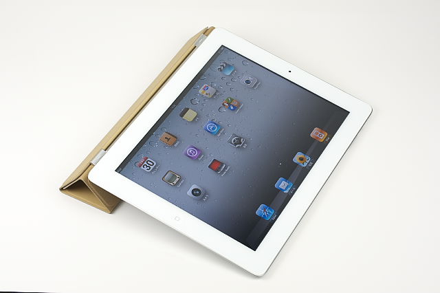 [ガジェットレビュー] Apple iPad 2，iPad Smart Cover，simplism スマートバックカバー