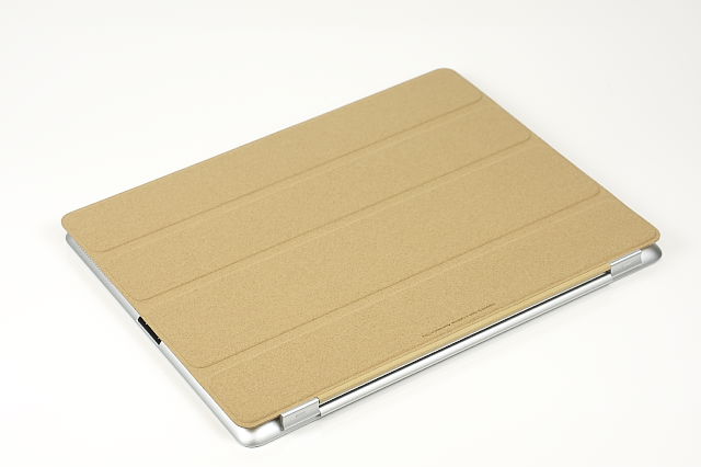 [ガジェットレビュー] Apple iPad 2，iPad Smart Cover，simplism スマートバックカバー