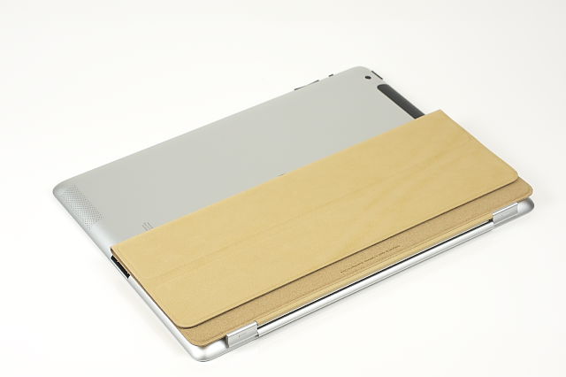 [ガジェットレビュー] Apple iPad 2，iPad Smart Cover，simplism スマートバックカバー